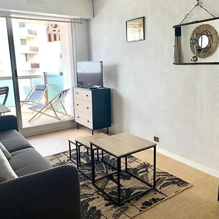 Sur Le Port Apercu Mer. * Arcachon